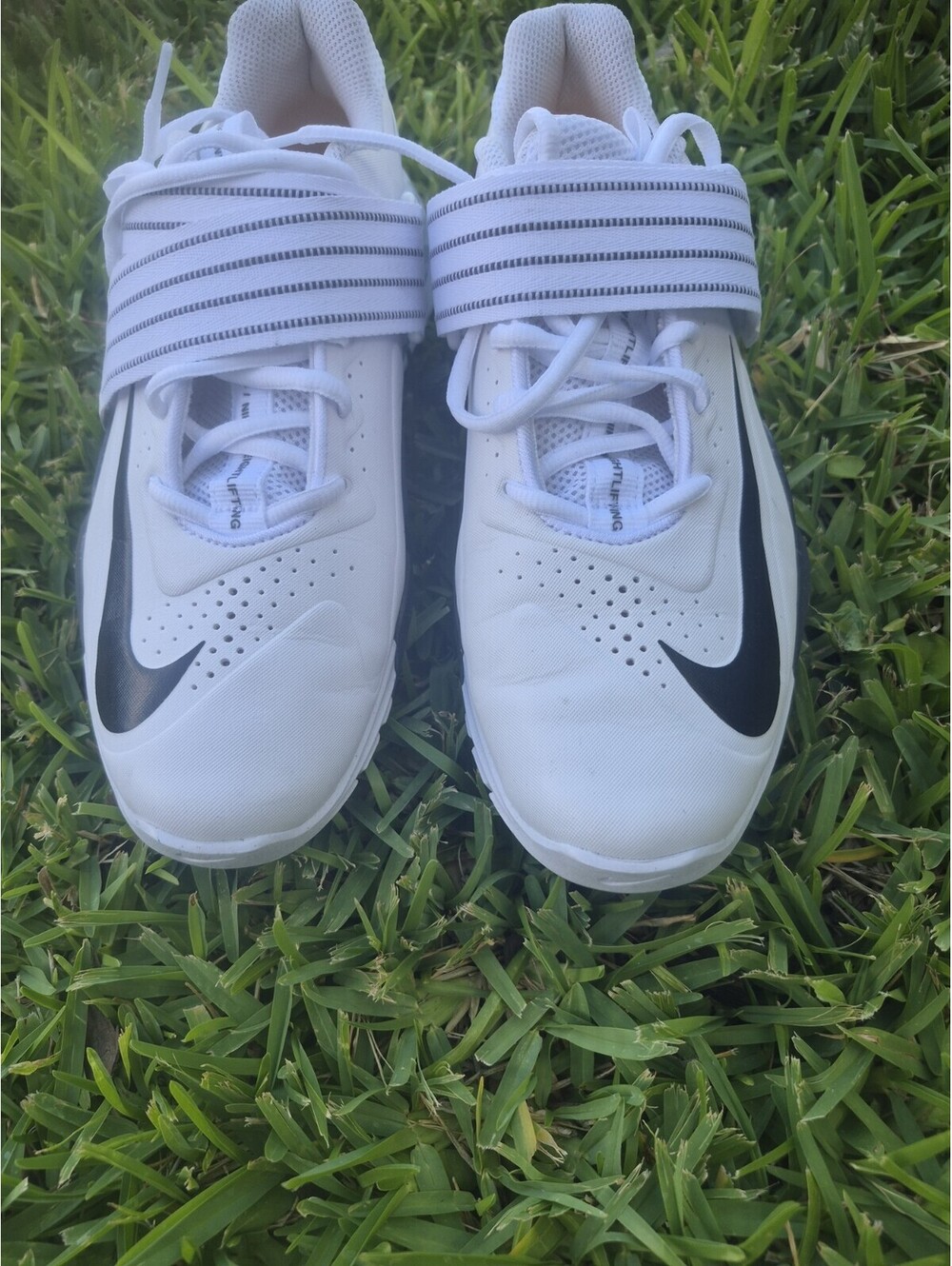 Nikes Savaleos White N Black